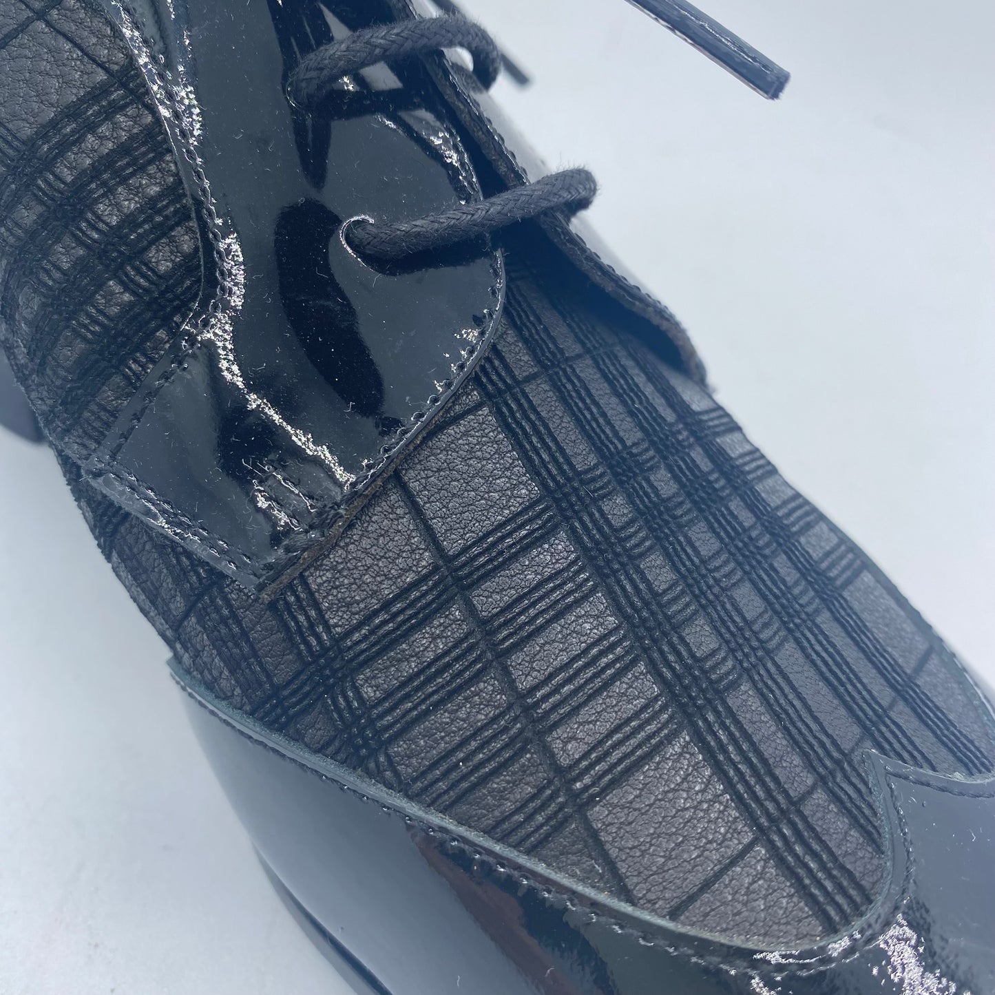 STUDIO POLLINI STRINGATA DONNA IN PELLE VERNICE E NERO